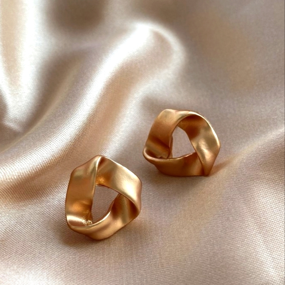 Gold Twist Stud Earrings Mini Dainty Small Classic casual lightweight 💖